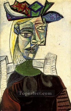 Pablo Picasso Painting - Mujer sentada con sombrero 4 1939 cubista Pablo Picasso
